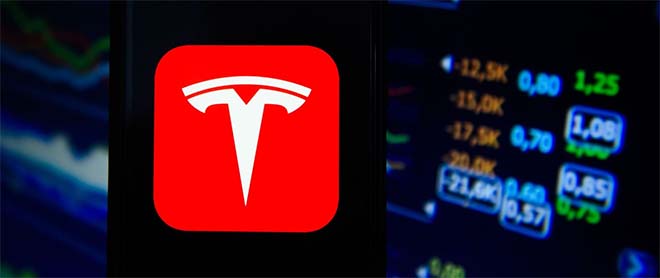 Tesla: Guidando il Futuro dei Trasporti