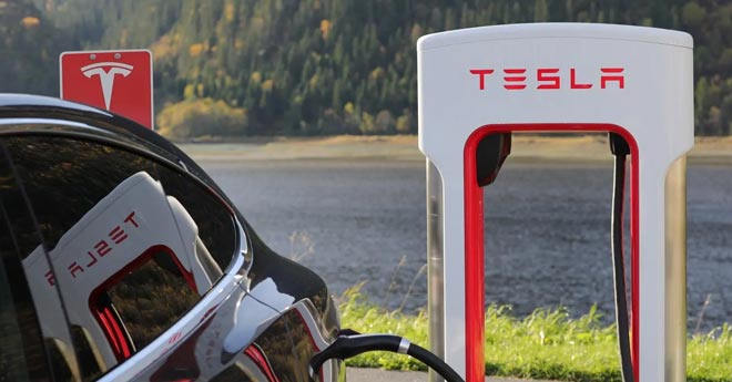 Tesla: L'Ascesa Inarrestabile nel Mercato delle Auto Elettriche