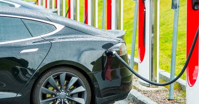 Tendenze e Prospettive del Mercato delle Auto Elettriche