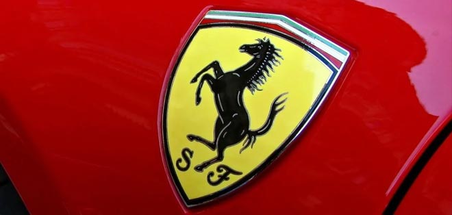 Ferrari: Sinonimo di Lusso e Prestazioni