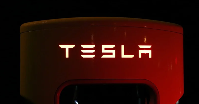 Dovresti Comprare Azioni Tesla Prima degli Utili?