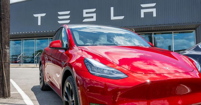 Tesla: Solido Bilancio Nonostante il Crollo del Prezzo delle Azioni