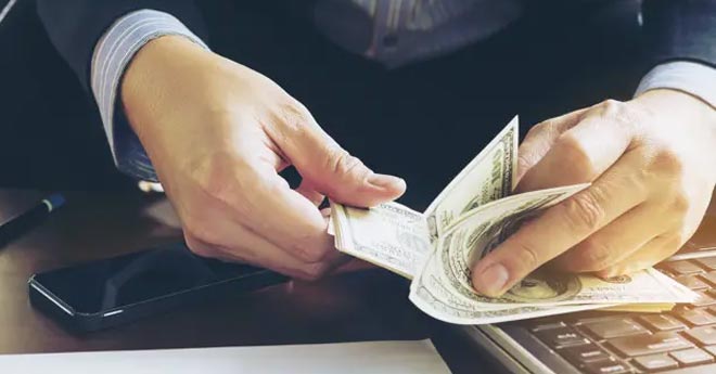 Stipendi Fermi in Italia: Cosa Frena la Crescita Economica?