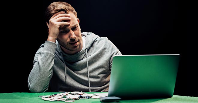 Perché i casinò nel 2024 continuano a danneggiare i giocatori?