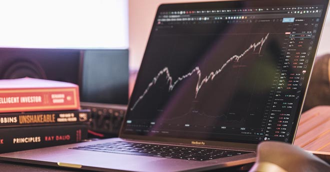 Investire nei Mercati Sopravvalutati: Guida per Evitare Errori