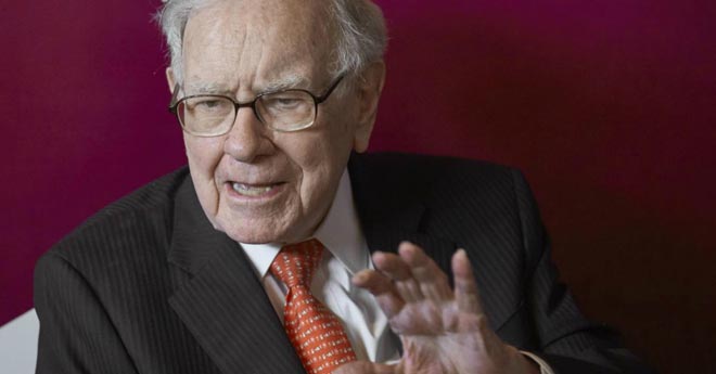 Warren Buffett: liquidità strategica e focus su aziende leader